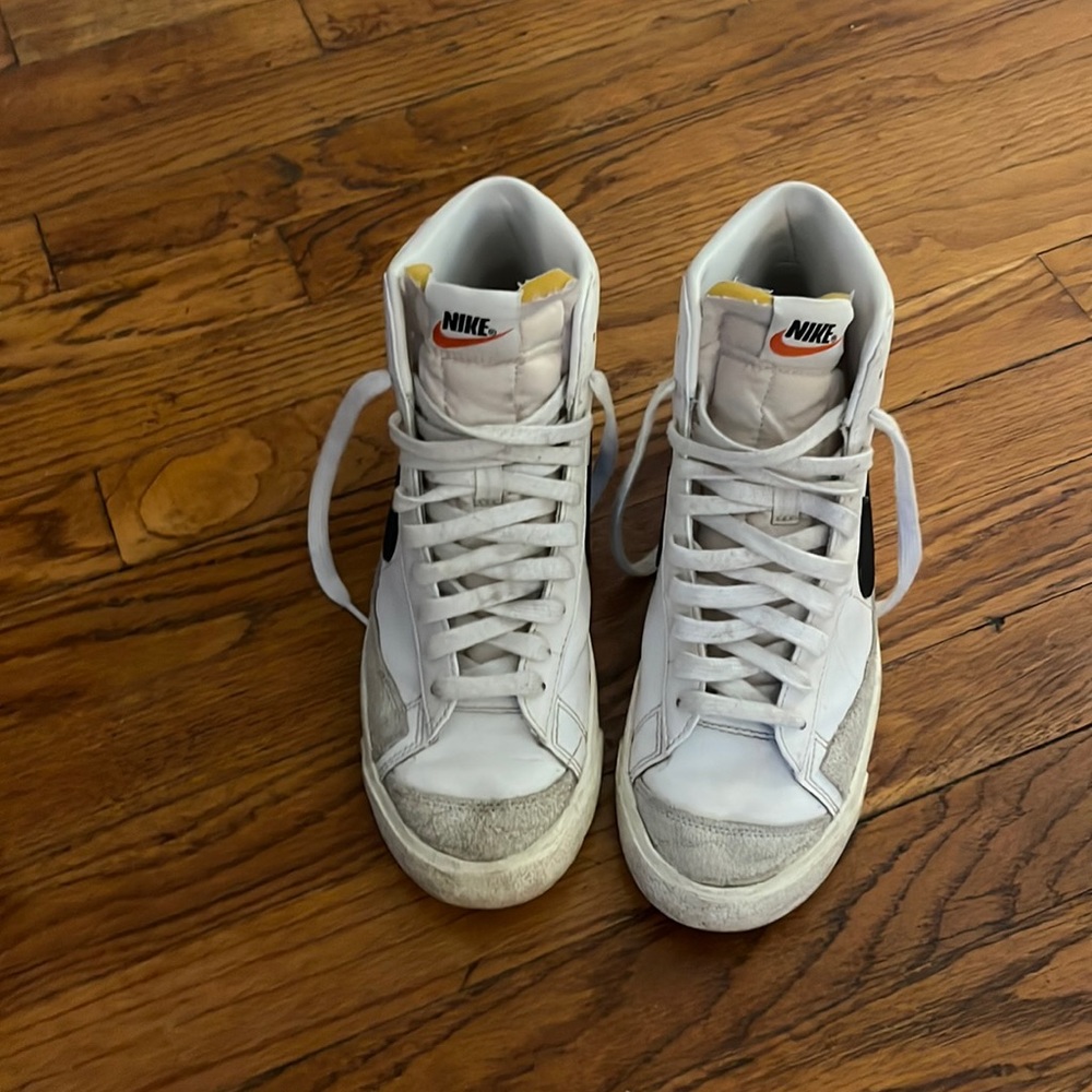 Nike Blazer Mid 77 size 9 women’s